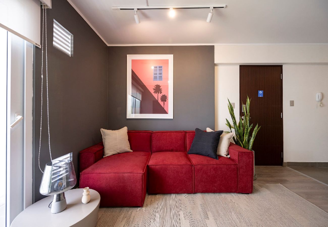 Sala del apartamento Red Velvet Geko en Miraflores