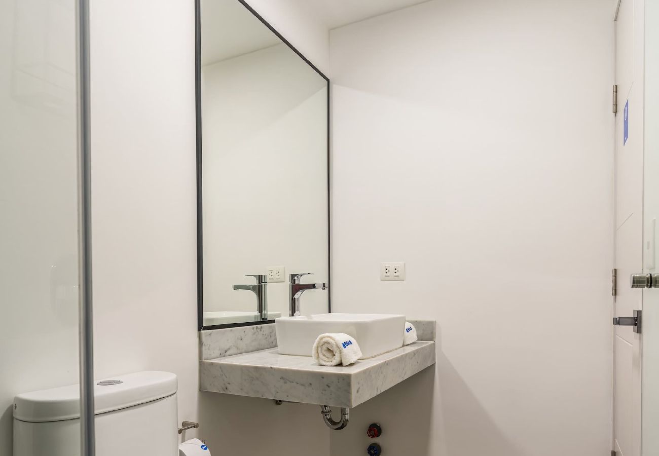 Baño del apartamento Tokio Geko en San Isidro